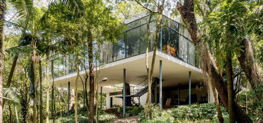 A casa de vidro de Lina Bo Bardi com referências a van der Rohe