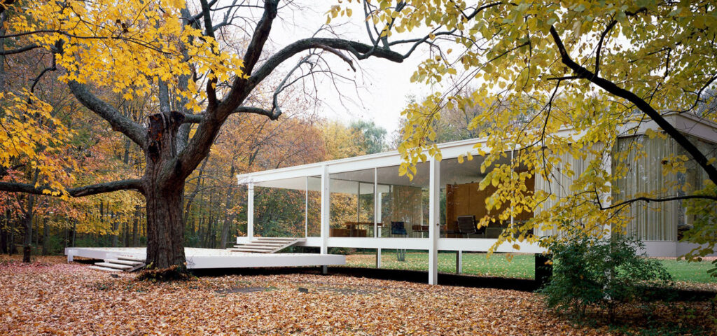 Casa Farnsworth com toda a sua união entre a natureza e a arquitetura